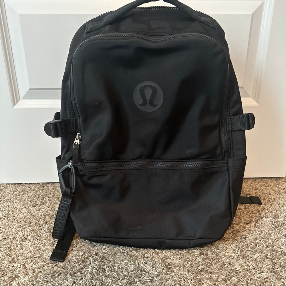 Lululemon New Crew Backpack (only used 2 times!!) black